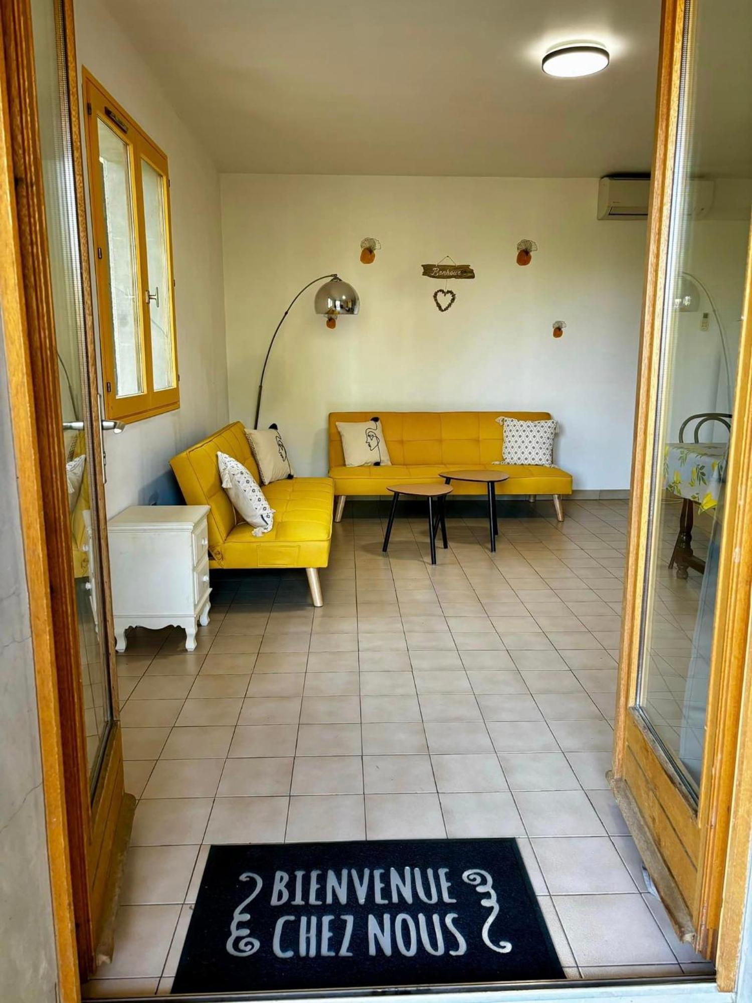 Hotel Les Persedes Lavilledieu  Exterior foto