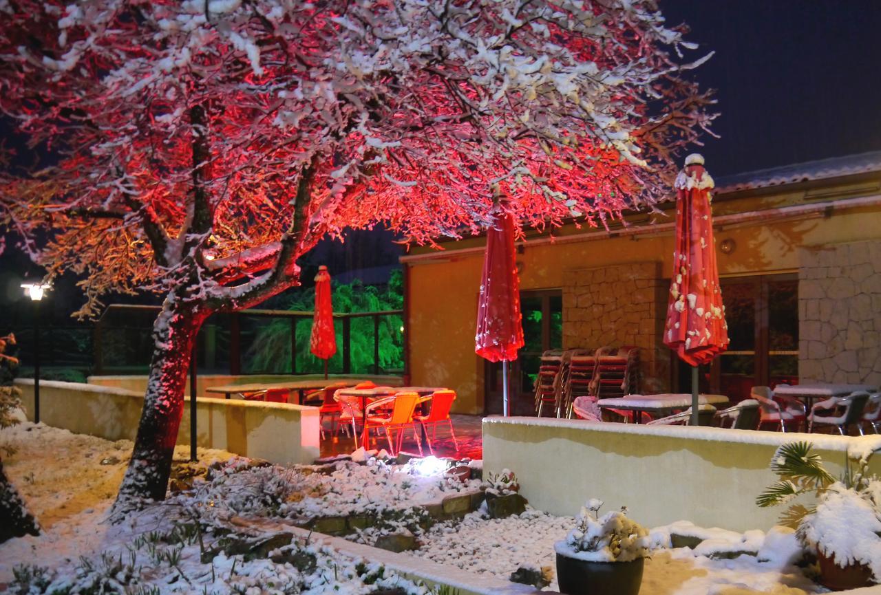 Hotel Les Persedes Lavilledieu  Exterior foto